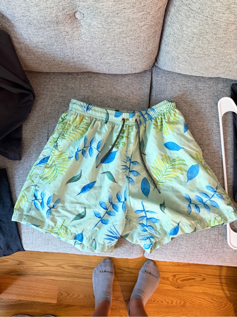 Castellamare (Boutique) Swimwear Floral Pull-On Swim Shorts - Aqua & Blue - M